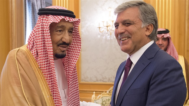 Suudi Arabistan'da bulunan 11. Cumhurbaşkanı Gül, Kral Selman bin Abdulaziz ile bir araya geldi