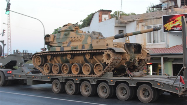 دبابات تركية إضافية تصل الحدود مع سوريا
