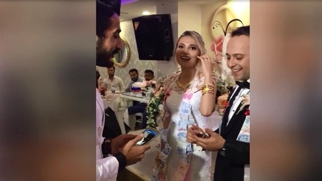 Bitcoin ile düğün hediyesi gönderdiğini söyleyen Bilal Temur, o anları sosyal medya hesabında paylaştı.