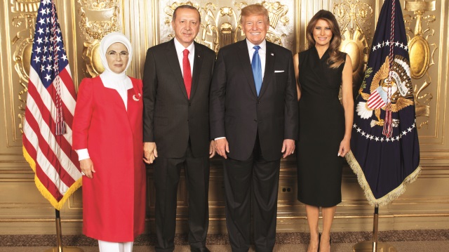 BM zirvesi için New York’ta bulunan Cumhurbaş- kanı Erdoğan ve eşi Emine Erdoğan, ABD Başkanı Donald Trump ile eşi Melania Trump’ın liderler onuruna verdiği resepsiyona katıldı.