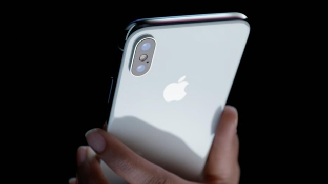 ​Çinli telefon üreticisi Huawei, Apple’ın iPhone X ile kullanıcılarına sundu Face ID özelliği ile dalga geçti.