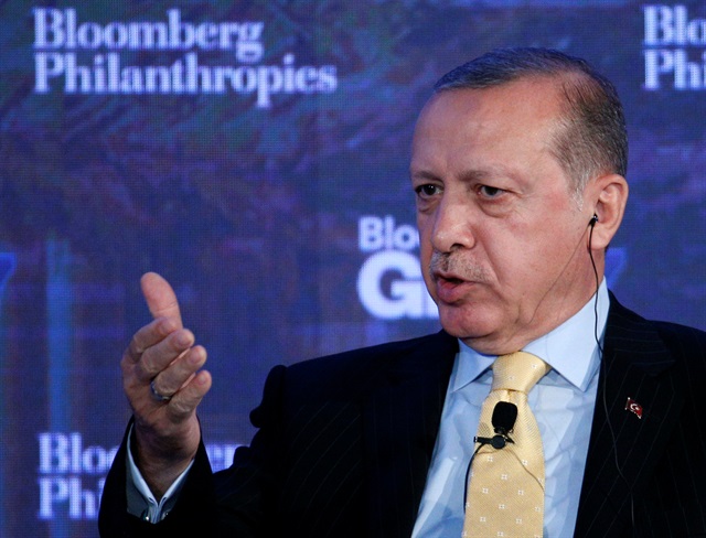 Erdoğan urges Iraqi Kurds to suspend referendum
