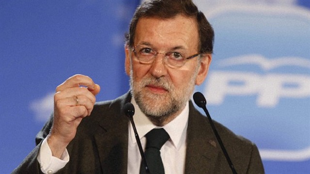 رئيس وزراء إسبانيا يدعو حكومة كتالونيا للتراجع عن استفتاء الانفصال