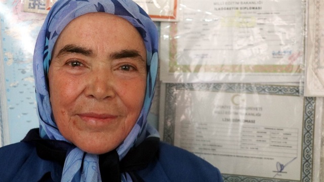 72 yaşındaki Emine Güler, zorunlu eğitimini sınıf tekrarı yapmadan tamamladı. 