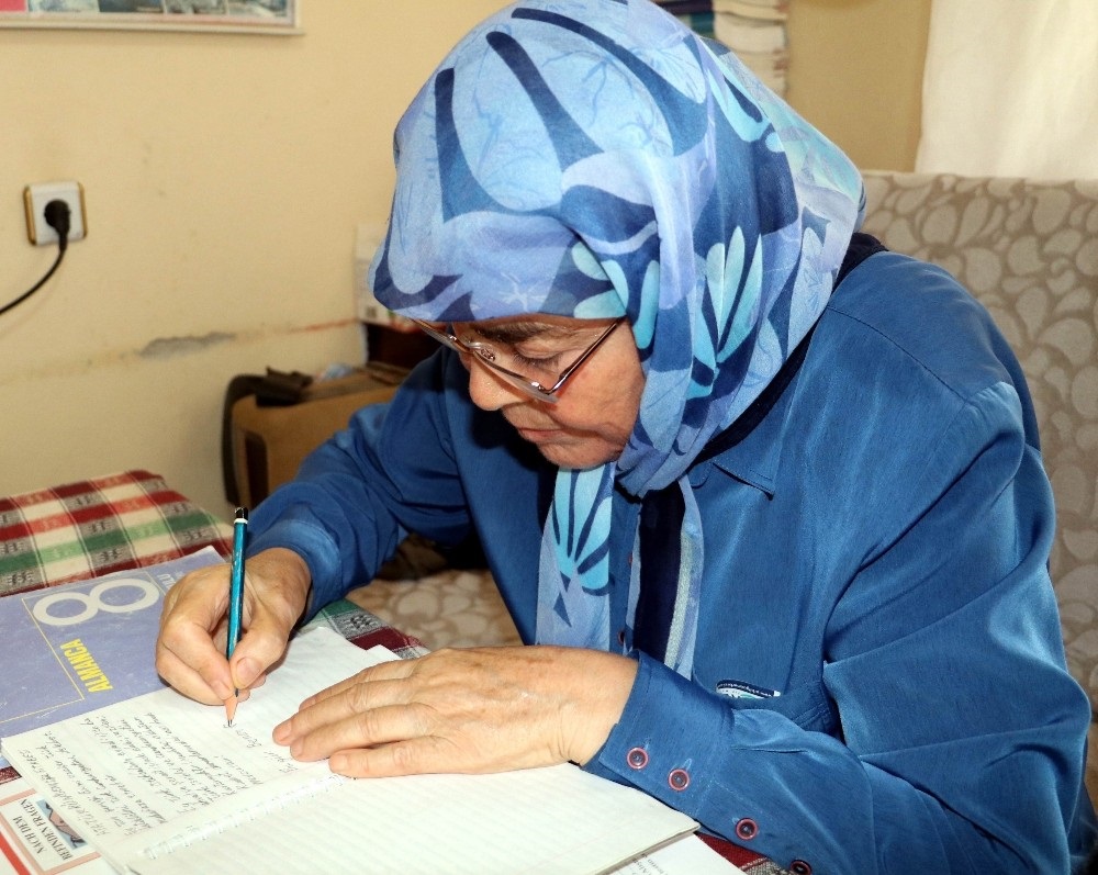 Emine Güler'in amacı son nefesine kadar okumak.