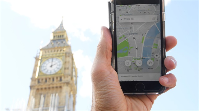 Londra'da Uber'e destek için 400 bin imza toplandı.

