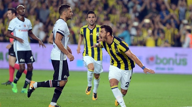 Fenerbahçe, 5 kırmızı kartın çıktığı derbide Beşiktaş'ı Giuliano ve Janssen'in penaltı golleriyle 2-1 mağlup etti. Siyah beyazlıların tek golü Ryan Babel'den geldi.