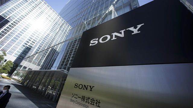 Japon teknoloji devi Sony, kullanıcılarının isyanına kulak verdi ve önümüzdeki dönem çerçevesiz ekran tasarımına geçmeyi planlıyor.