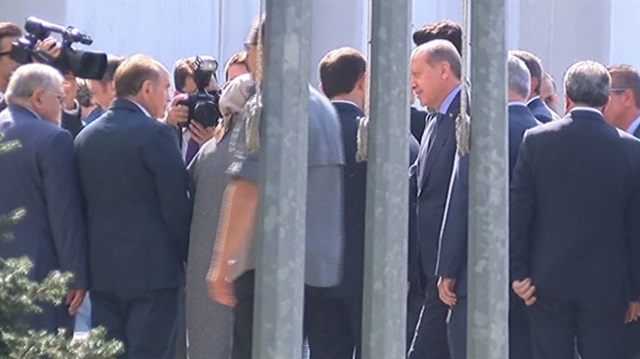 Cumhurbaşkanı Erdoğan'ı AK Parti İstanbul İl Başkanlığı’nda Kadir Topbaş karşıladı.