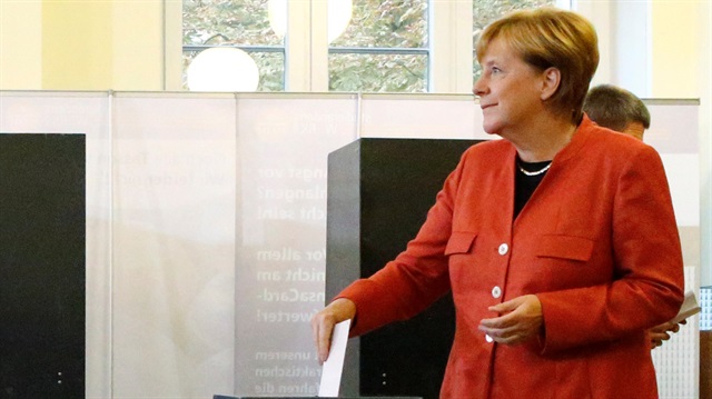 Almanya Başbakanı Merkel oyunu kullandı.