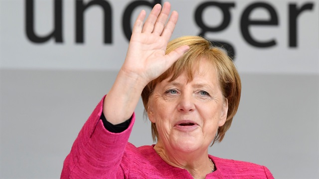 Almanya'daki seçimlerde Merkel'in partisi galip geldi
