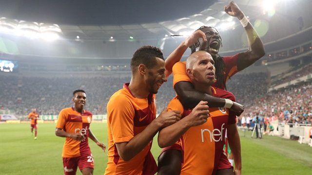 Galatasaray, Cezayirli yıldızı Feghouli'nin ilk golünü attığı maçta Bursaspor'u 2-1 mağlup etti.