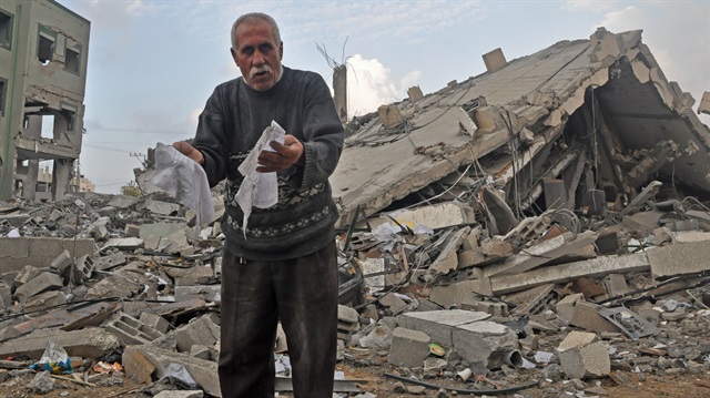 İşgalci İsrail'in yıktığı Filistinlinin evi