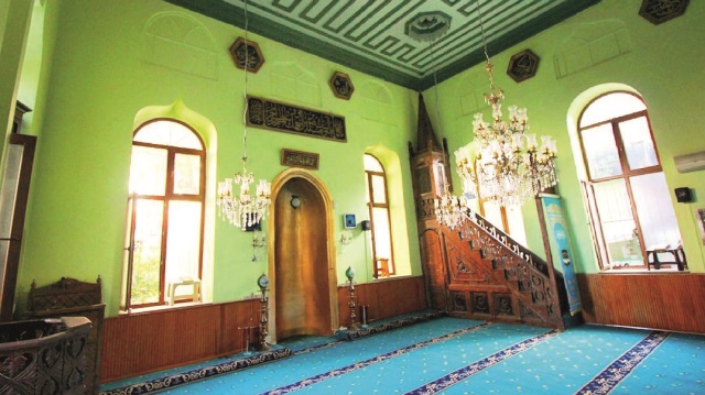 Beyoğlu Beyazıd-ı Cedid Camii'ndeki 8 levha çalındı.