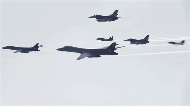 ABD'ye ait nükleer başlık taşıyabilen B-1B savaş uçakları, Kuzey Kore sınırında uçuş gerçekleştirdi