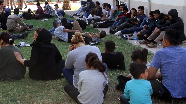 Kayseri'de ülkeye yasa dışı yollardan girdikleri belirlenen 25 göçmen durduruldu.