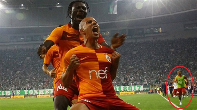 Galatasaraylı Feghouli'nin golünden sonra oyundan çıkan Mariano'nun sevinci dikkat çekti.