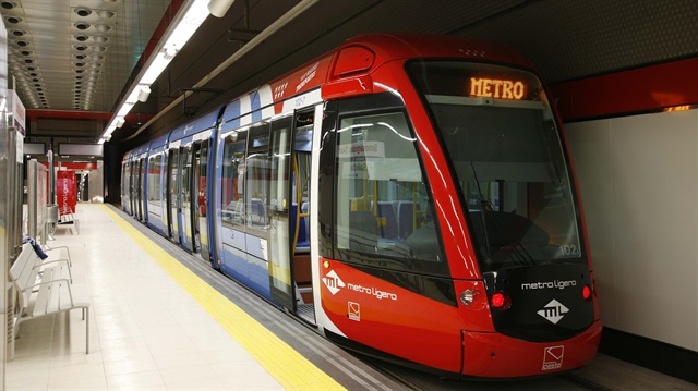 Metro ve Marmaray seferleri 01.00'e kadar uzatıldı.