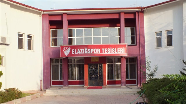 Elazığspor Kulübü’nün elektriklerinin borcu ödenmediği gerekçesiyle kesildi. 