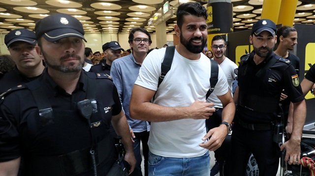 Diego Costa transferi için önceki günlerde Madrid'e gelmişti. İspanyol futbolcu eski takımıyla Ocak ayından itibaren forma giyebilecek. 