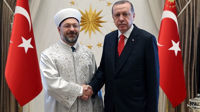 Cumhurbaşkanı Erdoğan, Diyanet İşleri Başkanı Erbaş'ı kabul etti.