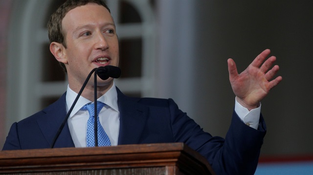 Facebook'un CEO'su Mark Zuckerberg, Harvard'ta bir konuşma yapıyor.