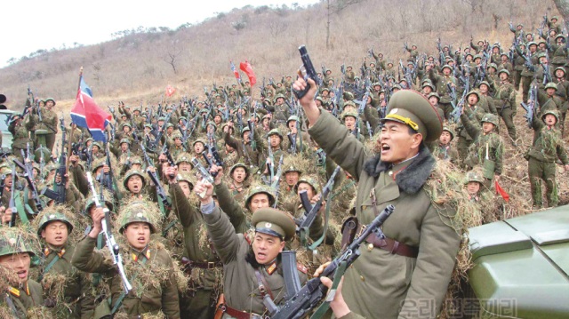Güney Kore haber ajansı Yonhap’ın haberine göre, Pyongyang yönetimi, hava araçlarını ve füze savunma sistemlerini doğu sınırına yönlendirdi.