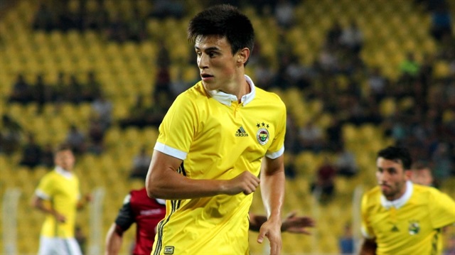 Fenerbahçe'nin Makedon yıldızı Eljif Elmas, sarı lacivertlilerle 5 yıllık sözleşme imzalayacak. 