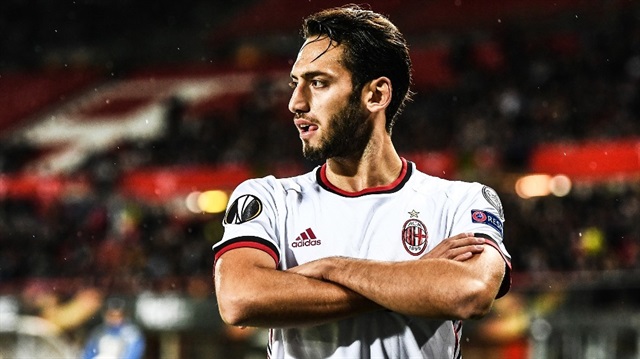 Milan formasıyla 10 resmi maça çıkan Hakan Çalhanoğlu, 1 gol atarken 4 de asist kaydetti.
