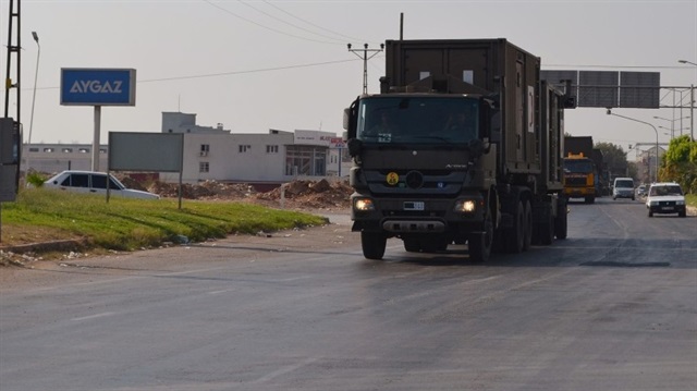Hatay'ın Suriye sınırındaki askeri birliklere, personel ile araç, ekipman ve sağlık malzemesi gönderildi.