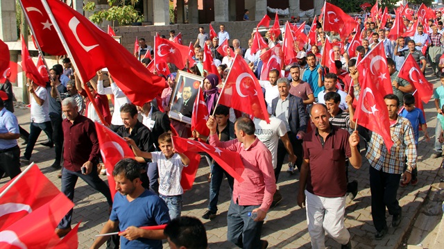 Diyarbakır'da "Teröre lanet şehide saygı" yürüyüşü

