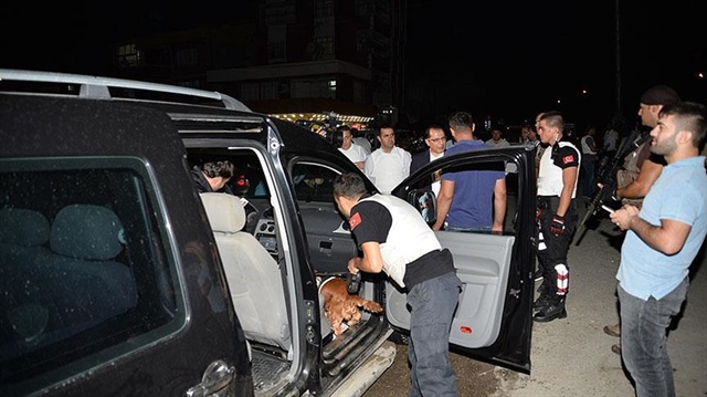 Adana'da bin 700 polisle denetim yapıldı. 