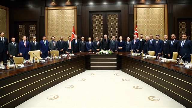 Cumhurbaşkanı Erdoğan Kulüpler Briliği Vakfı Yönetimi'ni kabul etti.