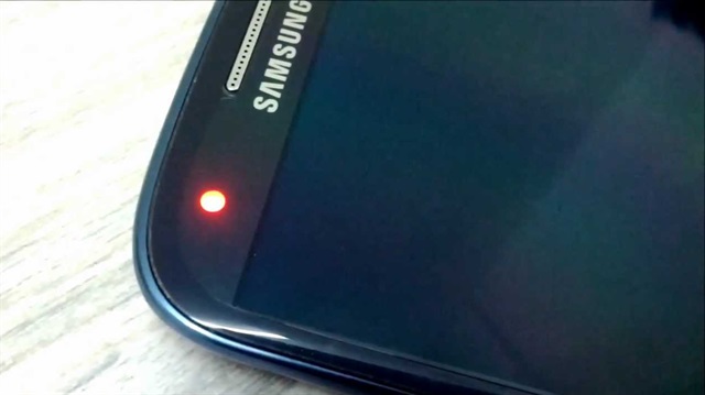 Samsung'lardaki kırmızı bildirim ışığı aslında ne anlama geliyor?