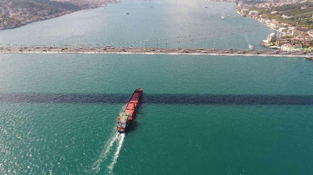 Turkuaz rengine bürünen İstanbul Boğazı havadan görüntülendi. 