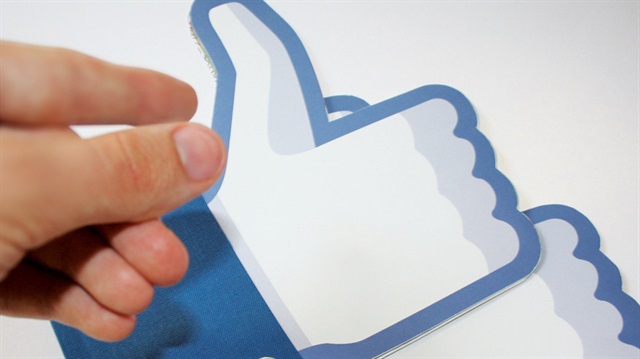 Facebook, reklam içeriklerini gözden geçirmek için 1.000 kişiyi işe alacak.