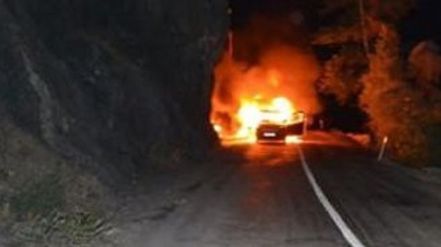 Şırnak'ta teröristler AK Partili başkanın aracını yaktılar​