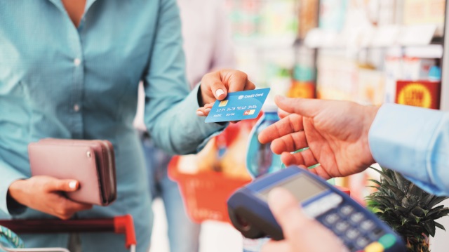 ​Kart aidatı gibi ekstra ödemeler, yılda bir kere alınsa da tüketicinin tepkisine neden oluyor.
