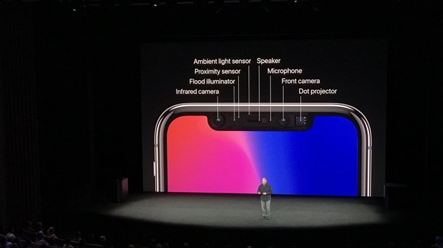 Apple yeni amiral gemisi iPhone X'te kullandığı TrueDepth kamera ile rakiplerine fark atacak. 