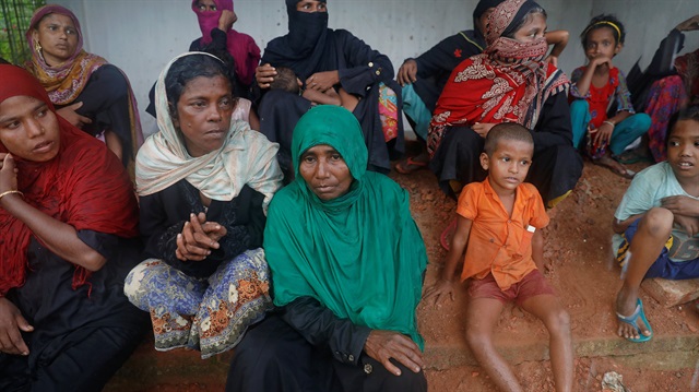 Myanmar hükümetinin zulmünden kaçarak Bangladeş'e sığınan Arakanlı Müslümanlar...