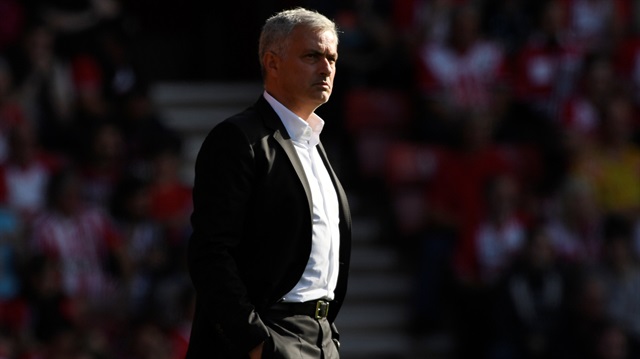 Dünyanın en başarılı teknik adamlarından olan 54 yaşındaki Mourinho, bu sezon Manchester United'ın başında çıktığı 10 maçta mağlubiyet yaşamadı.