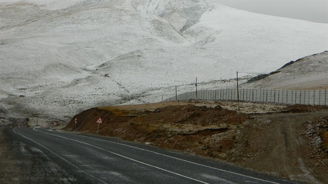 Ardahan'da kar yağışı ve dolu etkili oldu-Ardahan hava durumu