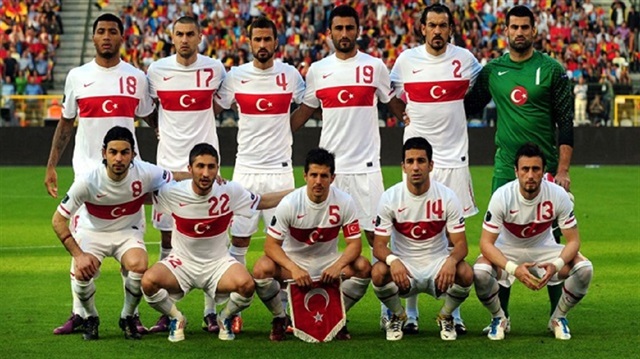 Mehmet Demirkol, milli takımın giydiği formayı eleştirerek beyaz Ay-Yıldızlı formanın giyilmesi gerektiğini söyledi. (Fotoğraf: Arşiv)