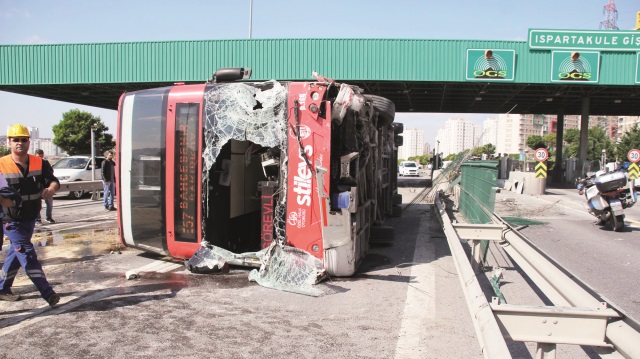 Kazada otobüste bulunan 20 yolcu yaralandı. 