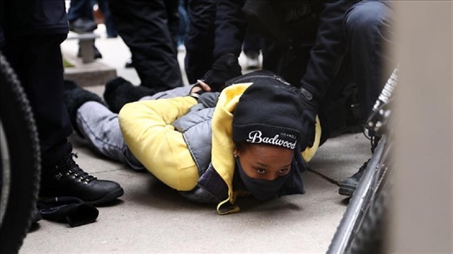 ABD'de siyahi genci vuran polis memurunun serbest bırakılmasının ardından protestolar başladı.