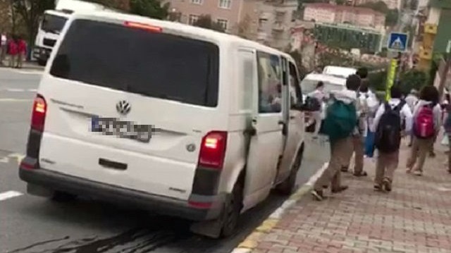 10 kişilik minibüsten 21 öğrencinin çıkması 'pes' dedirtti. 