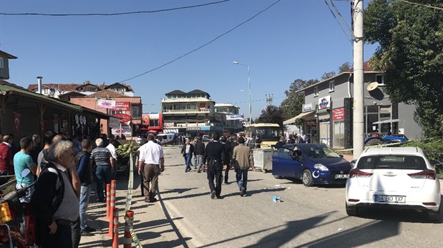 Sakarya’nın Serdivan ilçesinde çıkan silahlı kavgada toplam 4 kişi yaralandı.