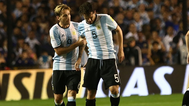 Arjantin Milli Takımı'nın orta saha oyuncusu Fernando Gago, Peru maçında sakatlanarak oyundan çıkmıştı. 
