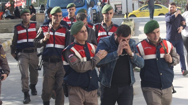 Kaçak ve sığınmacılar, işlemlerinin ardından Edirne Göç İdaresi Müdürlüğü'ne gönderildi