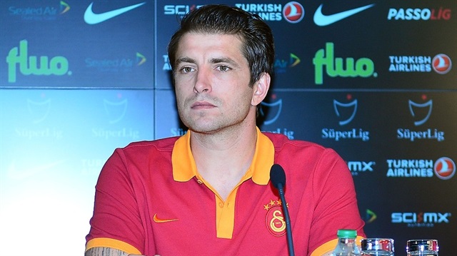 Galatasaray, transferin son gününde Fransız kaleci Carrasso ile 1 yıllık sözleşme imzalamıştı.